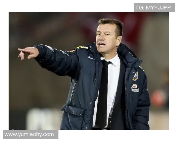 特别关心足球明星的成长与成就背后那些不为人知的故事与挑战